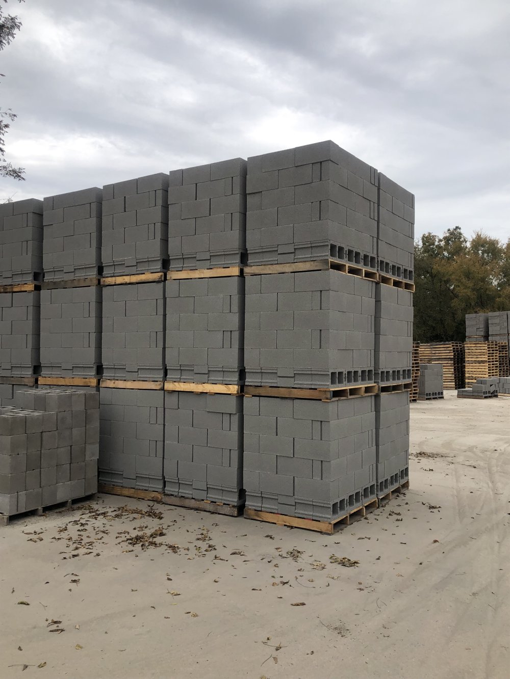 concrete admixtures for uniform quality concrete blocks